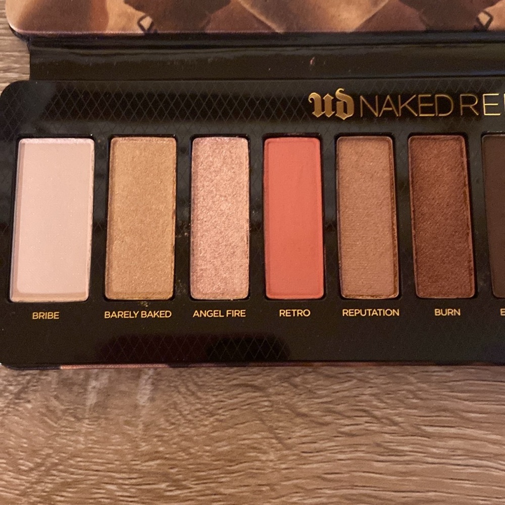 Urban Decay Reloaded Eye Shadow Palette - Picture 4 of 8